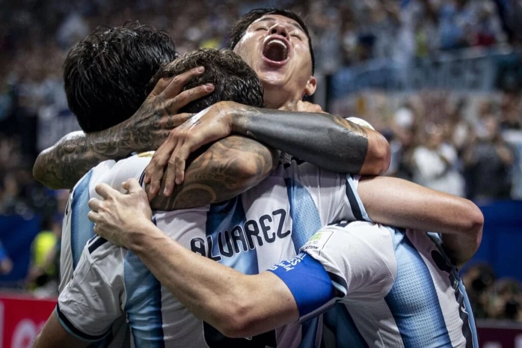 Efecto mundial Jugadores en el mundial festejando